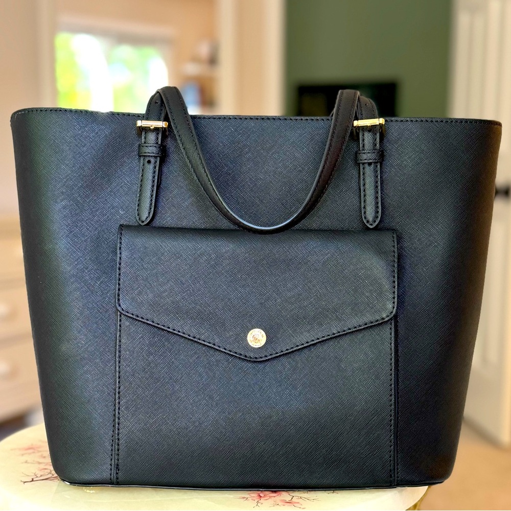 Michael Kors large black purse/tote. Excellent condition. Multiple compartments.